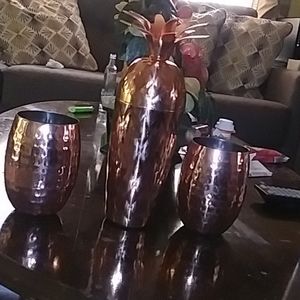 Pineapple Shaffer with two cups